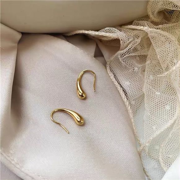 18K Thick Gold Plated Teardrop Hoops Earrings - Picture 8 of 8